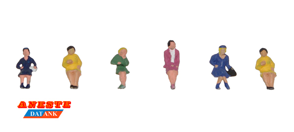 MUJERES SENTADAS
