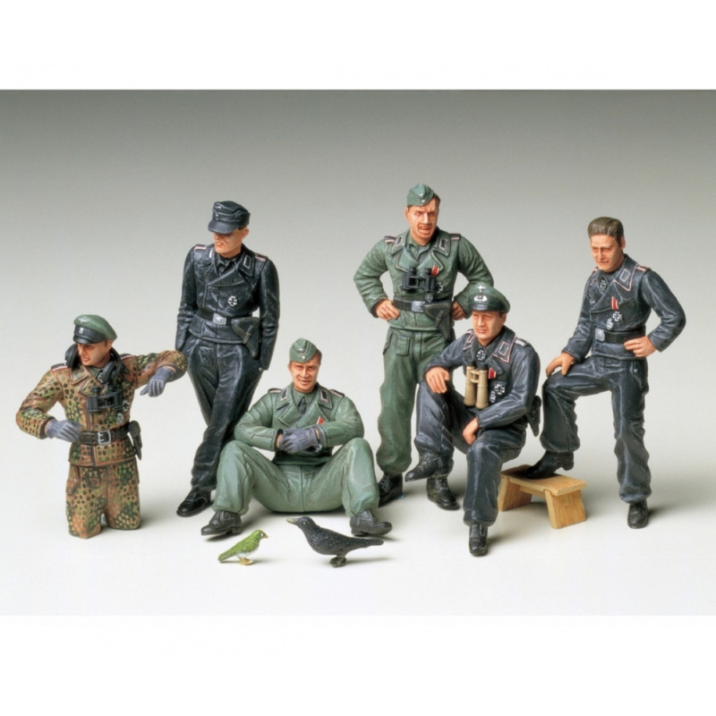 1:35 GERMAN TANK CREW AT REST